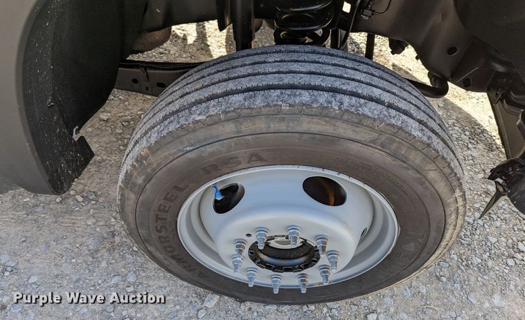 image for item LF9586 2014 Ford F550 Super Duty  flatbed truck