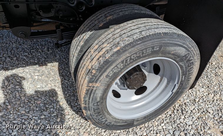 image for item LF9586 2014 Ford F550 Super Duty  flatbed truck