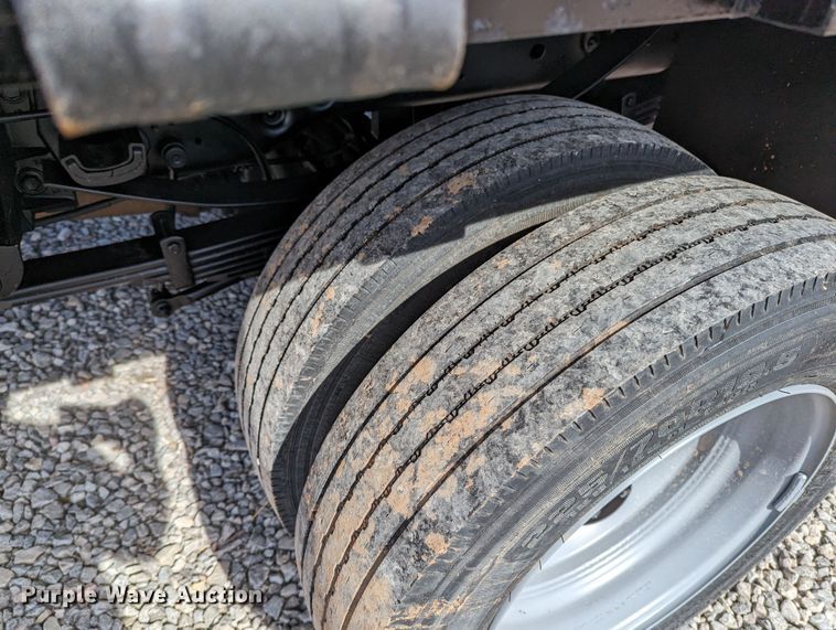 image for item LF9586 2014 Ford F550 Super Duty  flatbed truck