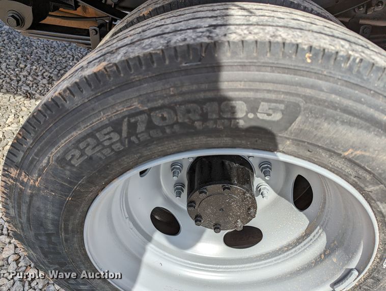 image for item LF9586 2014 Ford F550 Super Duty  flatbed truck