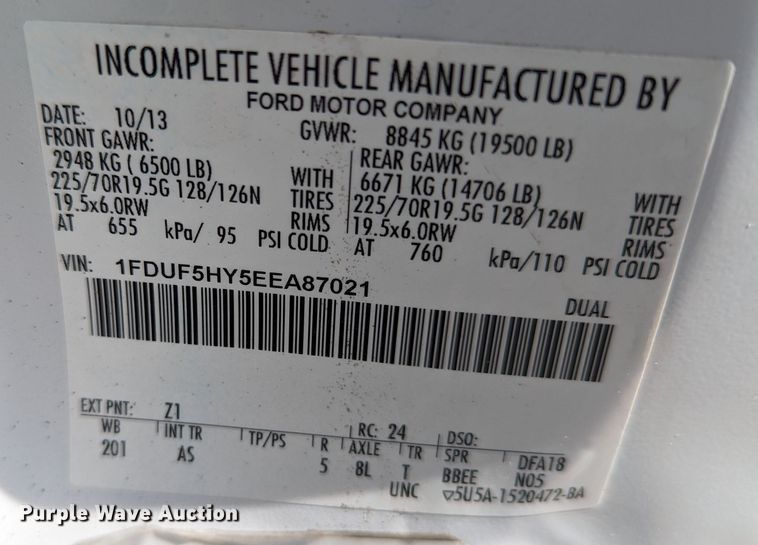 image for item LF9586 2014 Ford F550 Super Duty  flatbed truck