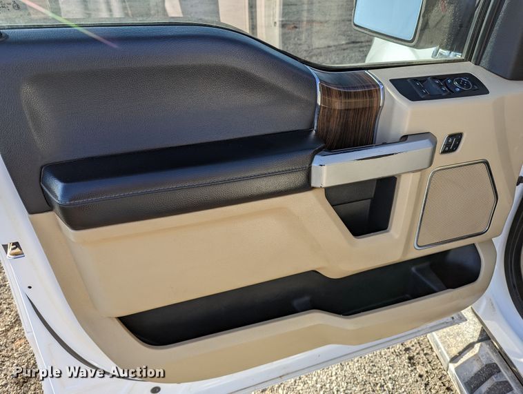 image for item LF9623 2016 Ford F150 Lariat  SuperCrew pickup truck