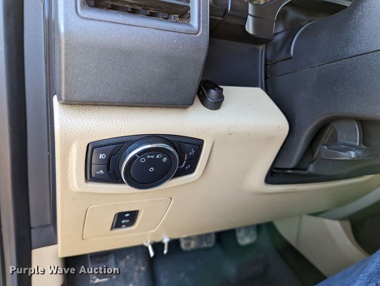 image for item LF9623 2016 Ford F150 Lariat  SuperCrew pickup truck