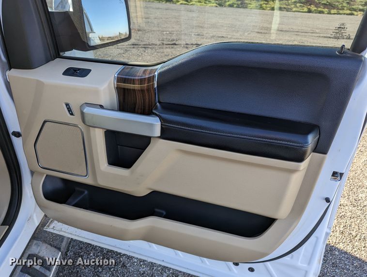 image for item LF9623 2016 Ford F150 Lariat  SuperCrew pickup truck