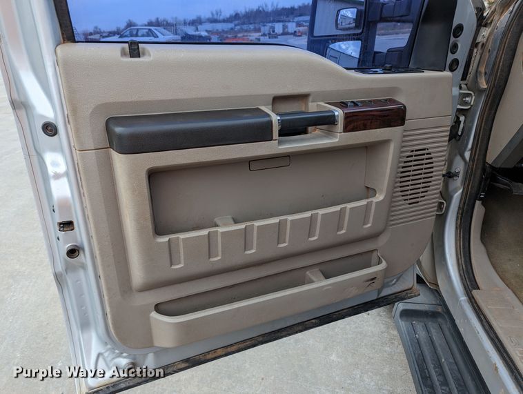 image for item LF9643 2008 Ford F250 Super Duty  Crew Cab pickup truck