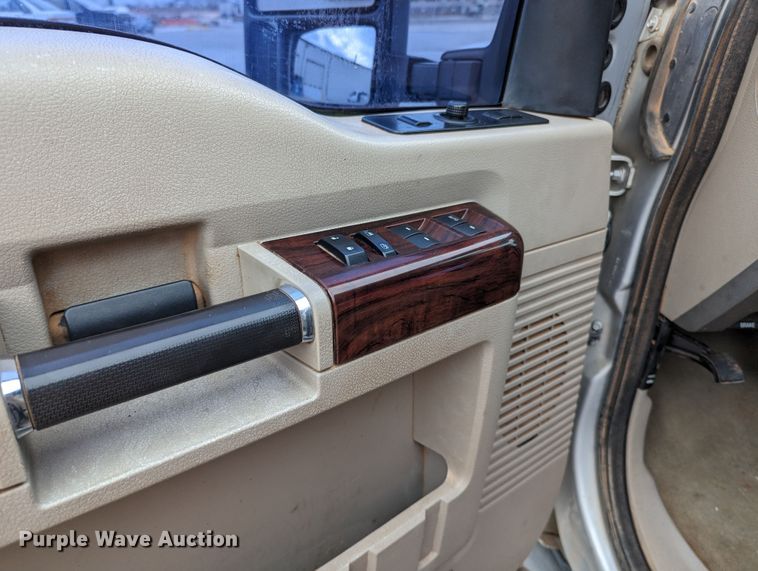 image for item LF9643 2008 Ford F250 Super Duty  Crew Cab pickup truck