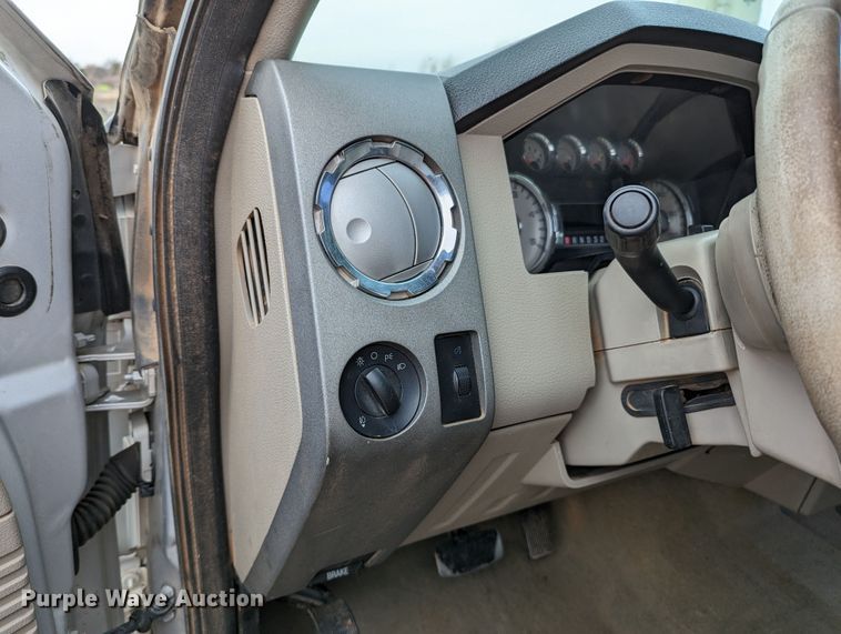 image for item LF9643 2008 Ford F250 Super Duty  Crew Cab pickup truck