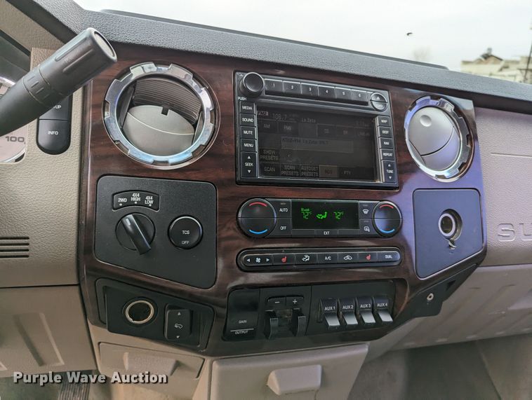 image for item LF9643 2008 Ford F250 Super Duty  Crew Cab pickup truck