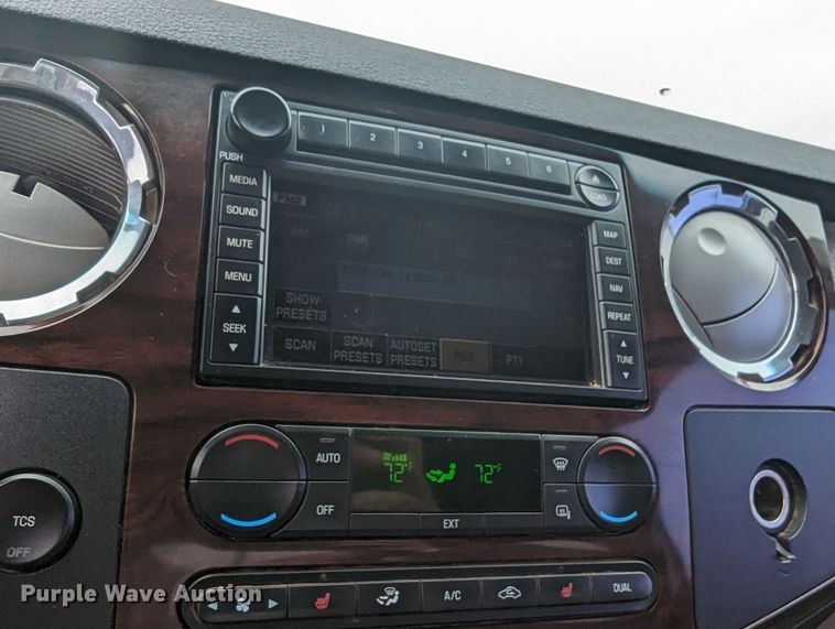 image for item LF9643 2008 Ford F250 Super Duty  Crew Cab pickup truck