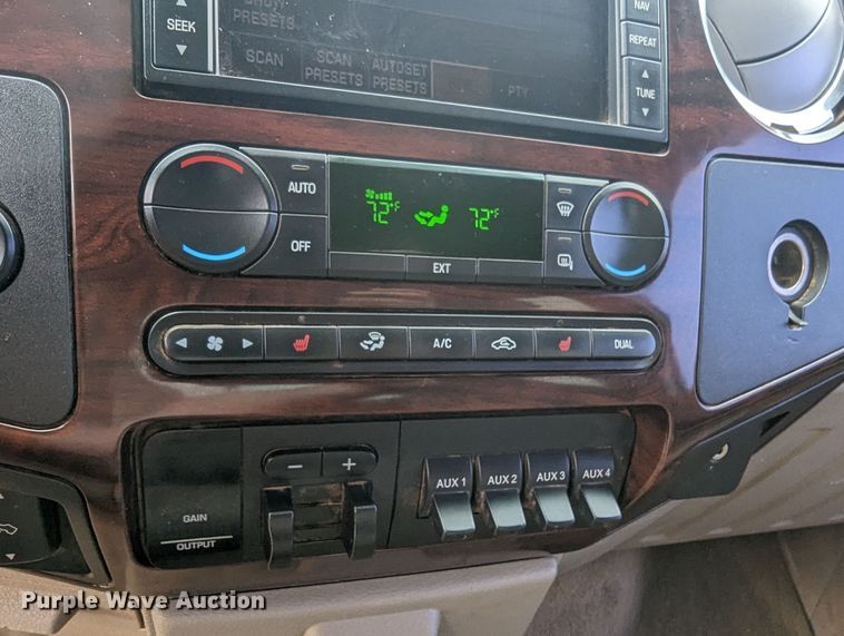 image for item LF9643 2008 Ford F250 Super Duty  Crew Cab pickup truck