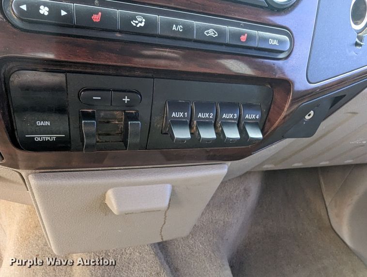 image for item LF9643 2008 Ford F250 Super Duty  Crew Cab pickup truck