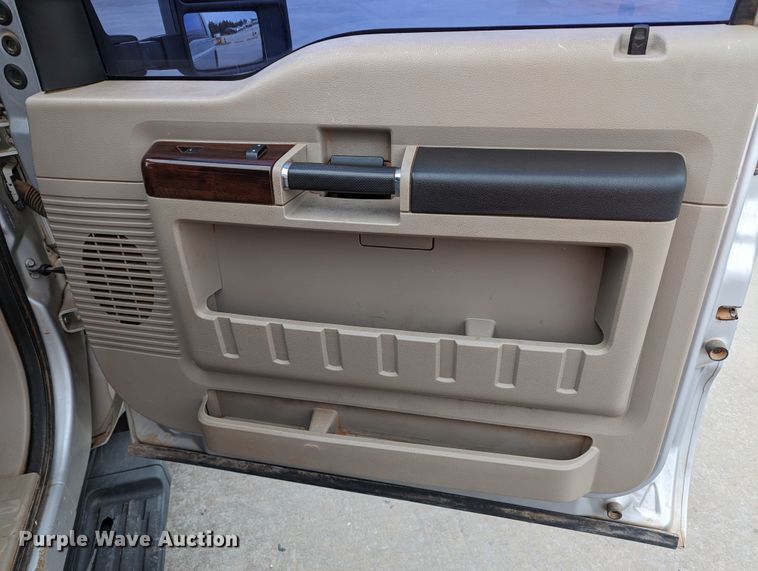image for item LF9643 2008 Ford F250 Super Duty  Crew Cab pickup truck