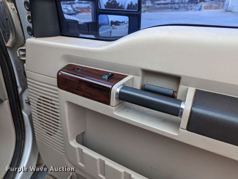 image for item LF9643 2008 Ford F250 Super Duty  Crew Cab pickup truck