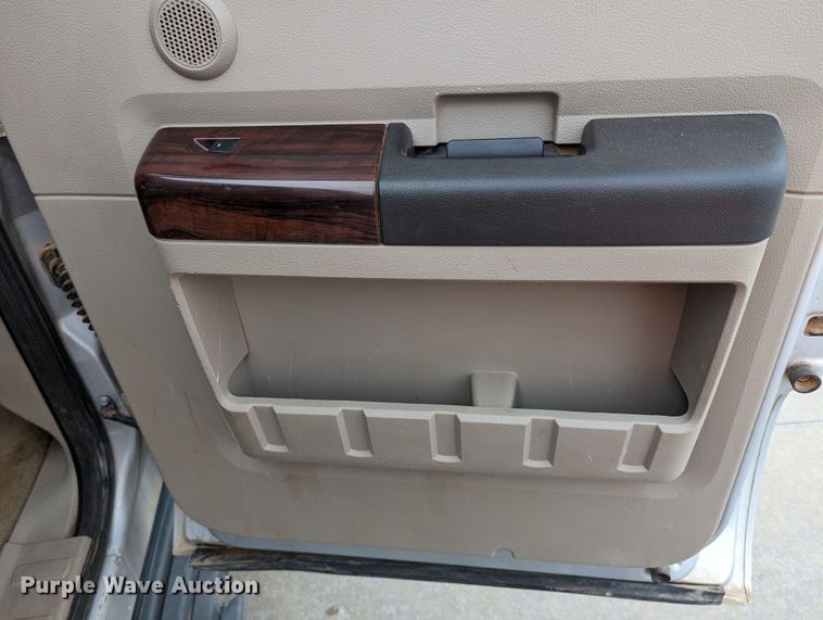 image for item LF9643 2008 Ford F250 Super Duty  Crew Cab pickup truck