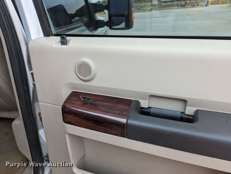 image for item LF9643 2008 Ford F250 Super Duty  Crew Cab pickup truck