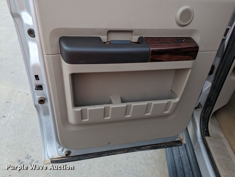 image for item LF9643 2008 Ford F250 Super Duty  Crew Cab pickup truck