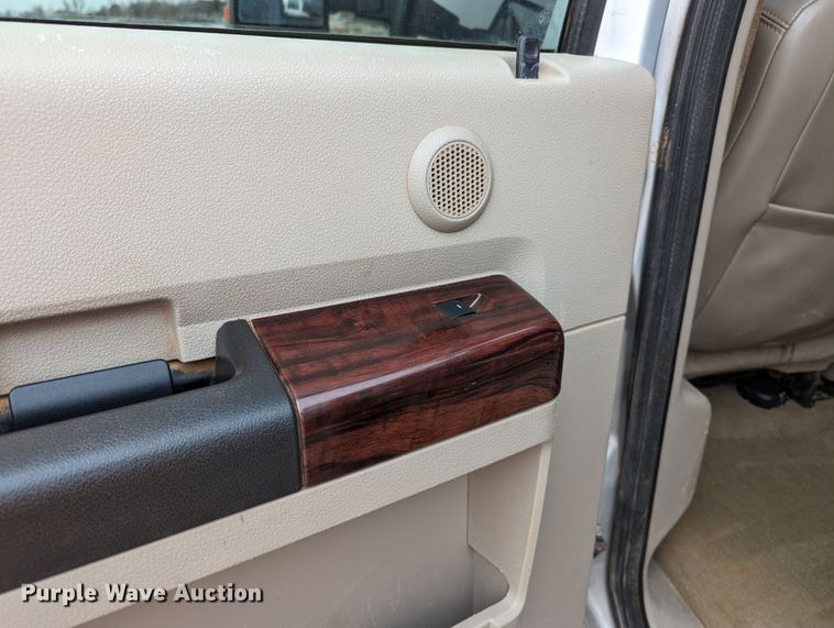 image for item LF9643 2008 Ford F250 Super Duty  Crew Cab pickup truck