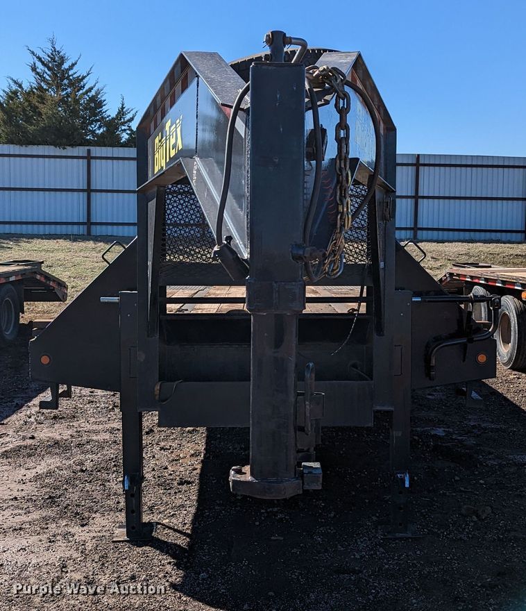 image for item LF9654 2018 Bigtex 22GN-20BK+5MR  equipment trailer