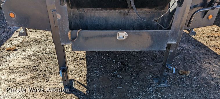 image for item LF9654 2018 Bigtex 22GN-20BK+5MR  equipment trailer