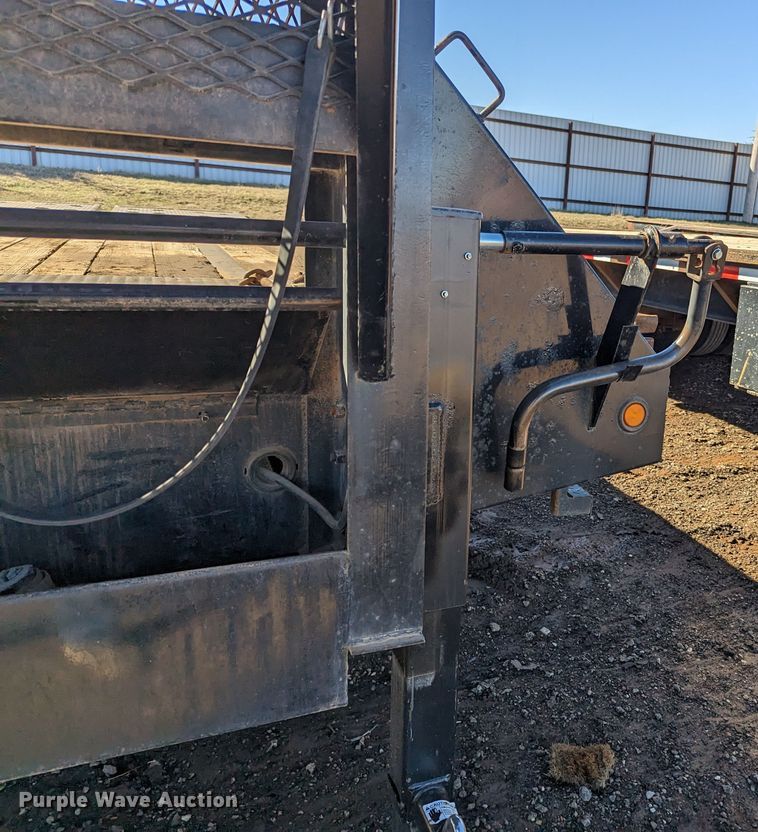 image for item LF9654 2018 Bigtex 22GN-20BK+5MR  equipment trailer