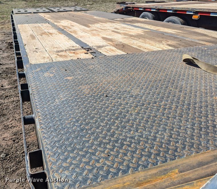 image for item LF9654 2018 Bigtex 22GN-20BK+5MR  equipment trailer