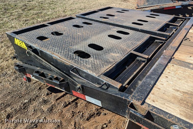 image for item LF9654 2018 Bigtex 22GN-20BK+5MR  equipment trailer