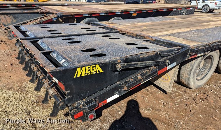 image for item LF9654 2018 Bigtex 22GN-20BK+5MR  equipment trailer