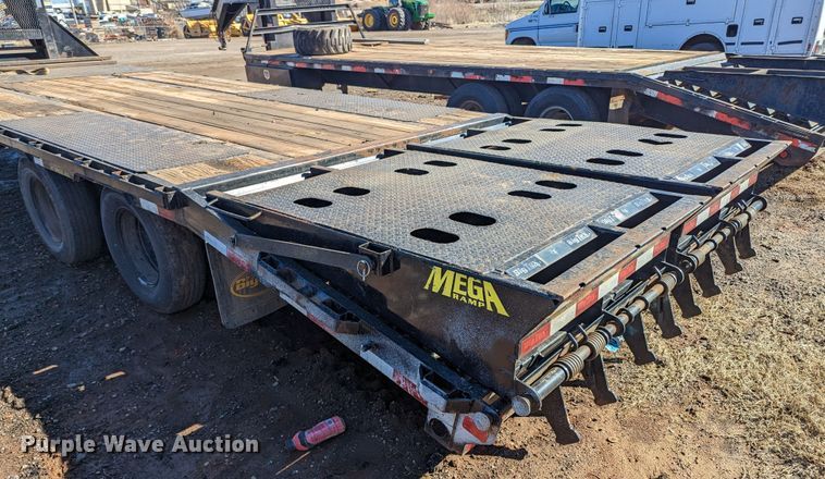image for item LF9654 2018 Bigtex 22GN-20BK+5MR  equipment trailer