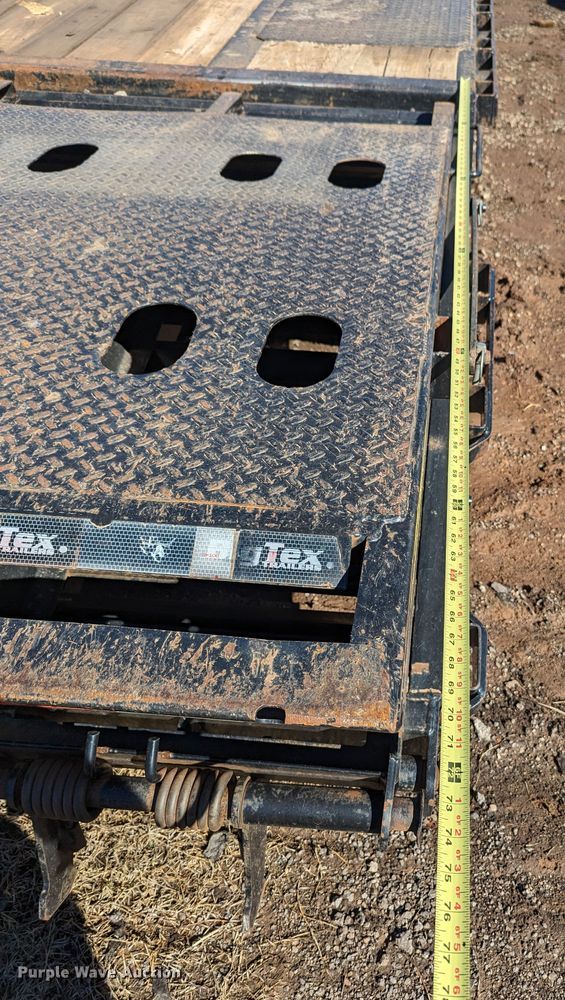 image for item LF9654 2018 Bigtex 22GN-20BK+5MR  equipment trailer