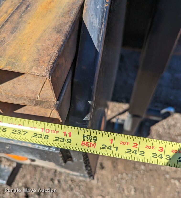 image for item LF9654 2018 Bigtex 22GN-20BK+5MR  equipment trailer