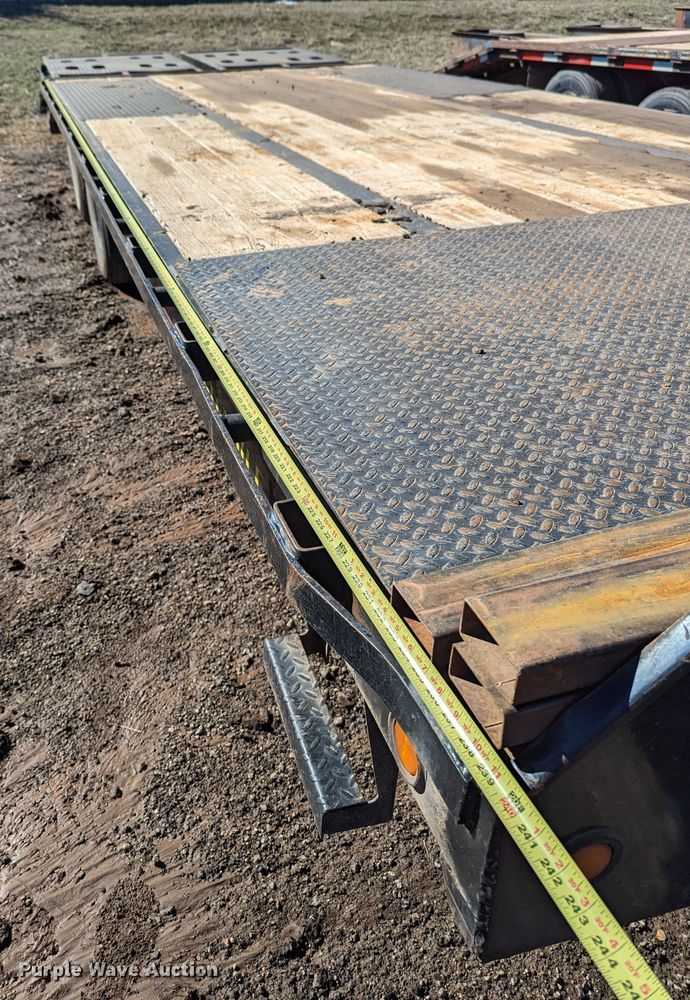 image for item LF9654 2018 Bigtex 22GN-20BK+5MR  equipment trailer