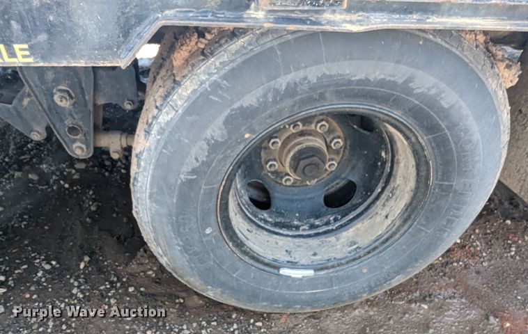 image for item LF9654 2018 Bigtex 22GN-20BK+5MR  equipment trailer