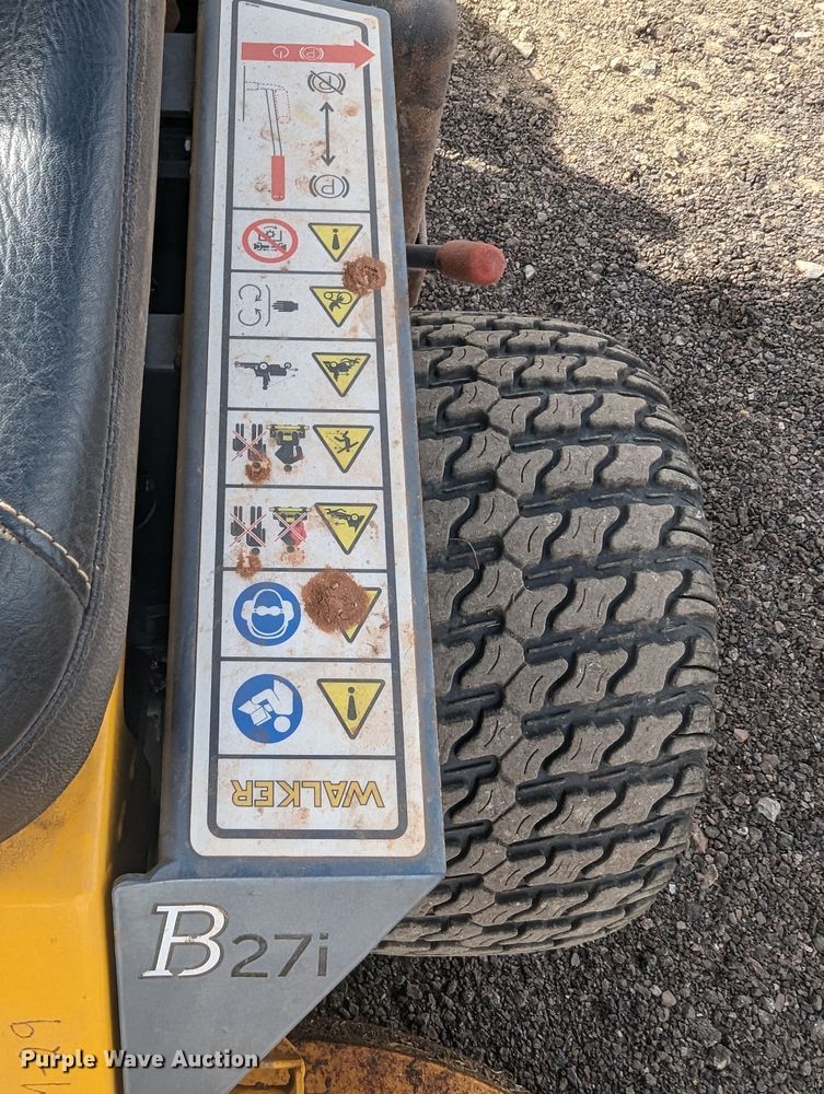 image for item LF9667 Walker B27i  ZTR lawn mower