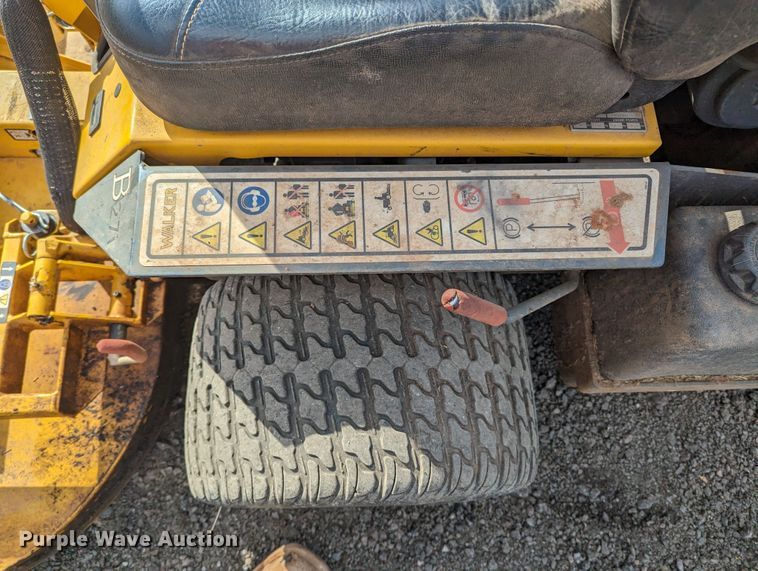 image for item LF9668 Walker B27i  ZTR lawn mower