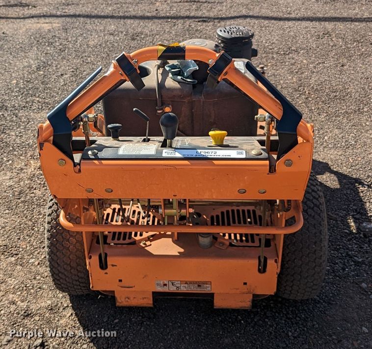 image for item LF9672 (2) pieces of lawn equipment