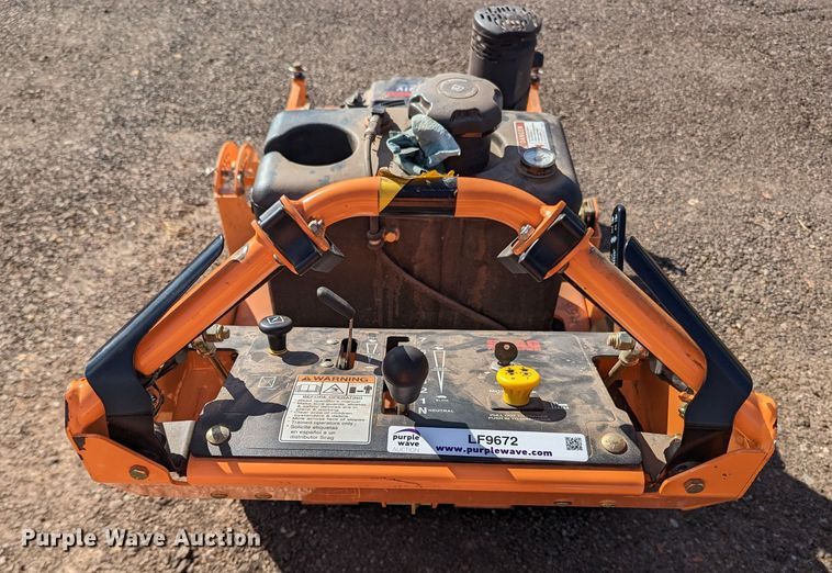 image for item LF9672 (2) pieces of lawn equipment