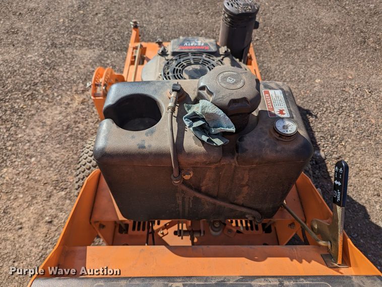 image for item LF9672 (2) pieces of lawn equipment