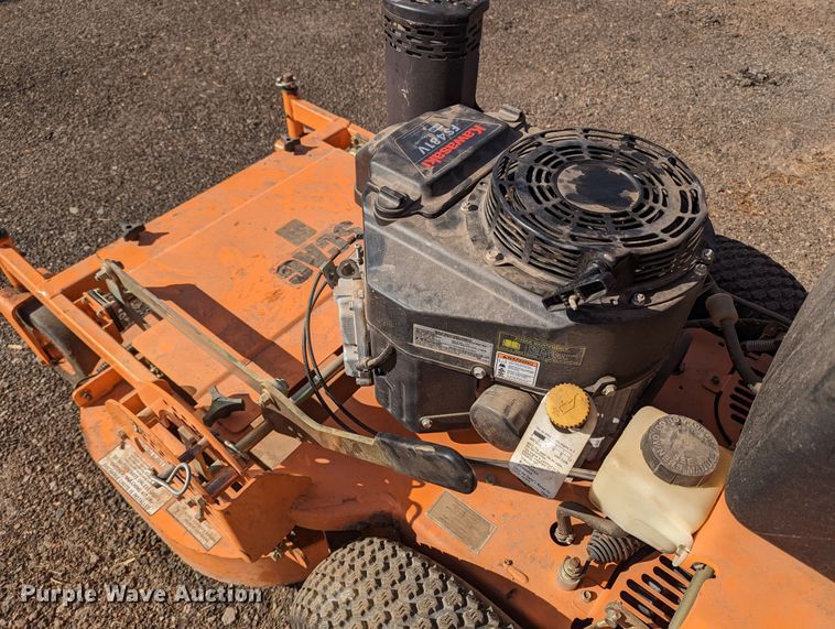 image for item LF9672 (2) pieces of lawn equipment