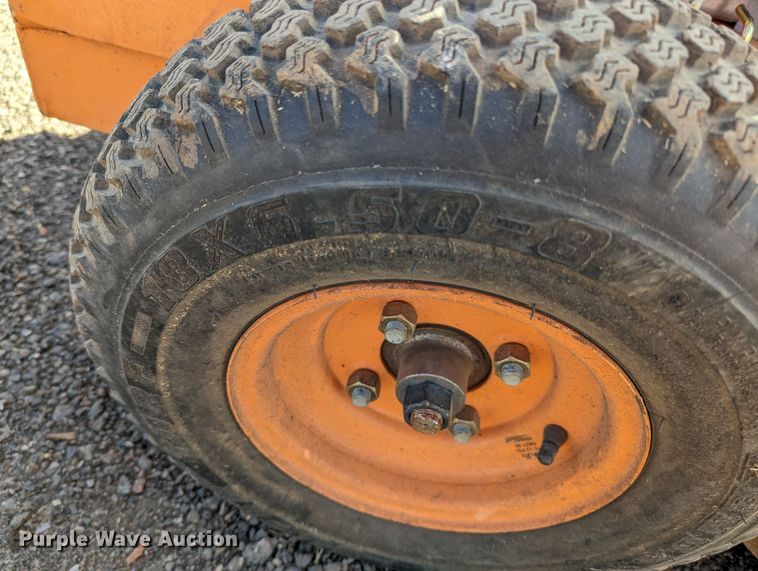 image for item LF9672 (2) pieces of lawn equipment