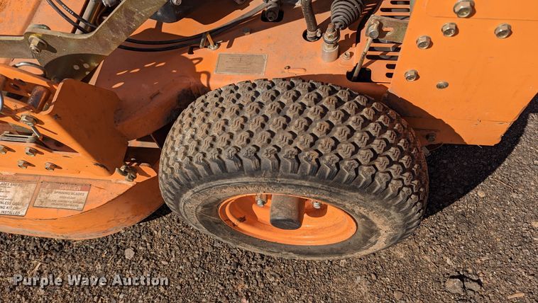 image for item LF9672 (2) pieces of lawn equipment