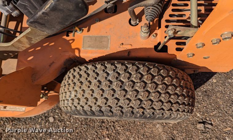 image for item LF9672 (2) pieces of lawn equipment