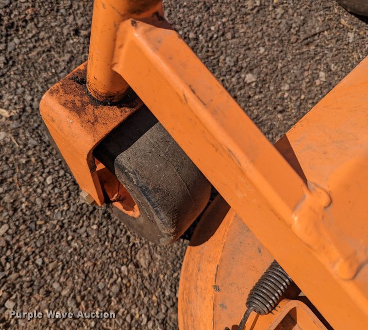 image for item LF9672 (2) pieces of lawn equipment