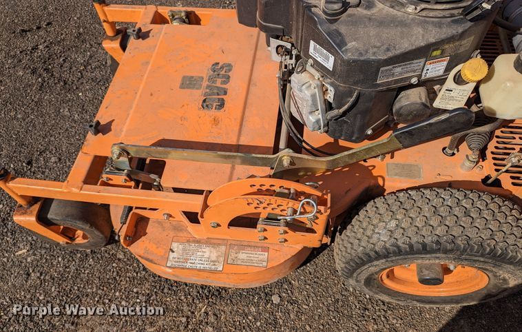 image for item LF9672 (2) pieces of lawn equipment