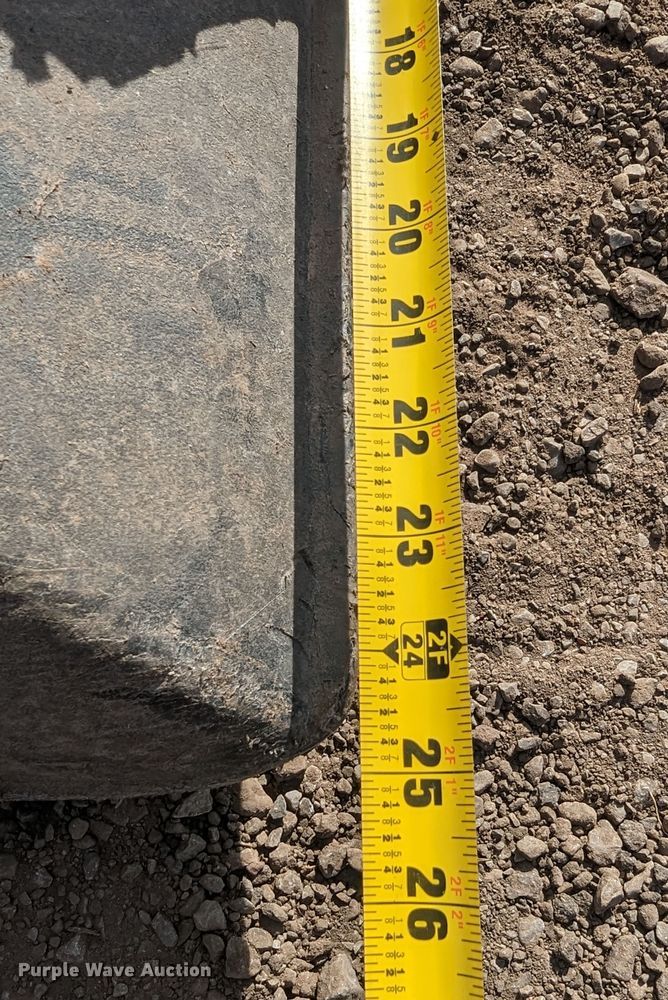 image for item LF9672 (2) pieces of lawn equipment