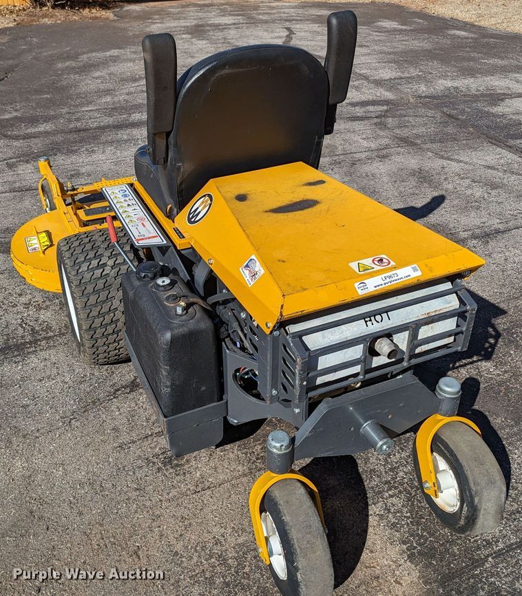 image for item LF9673 Walker B27i  ZTR lawn mower
