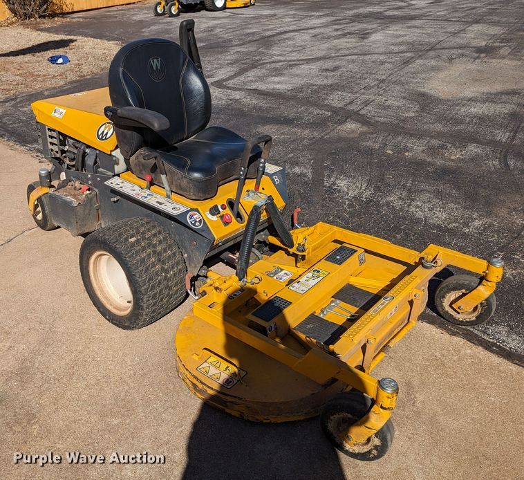 image for item LF9674 Walker B27i  ZTR lawn mower