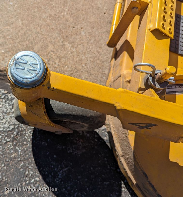 image for item LF9674 Walker B27i  ZTR lawn mower