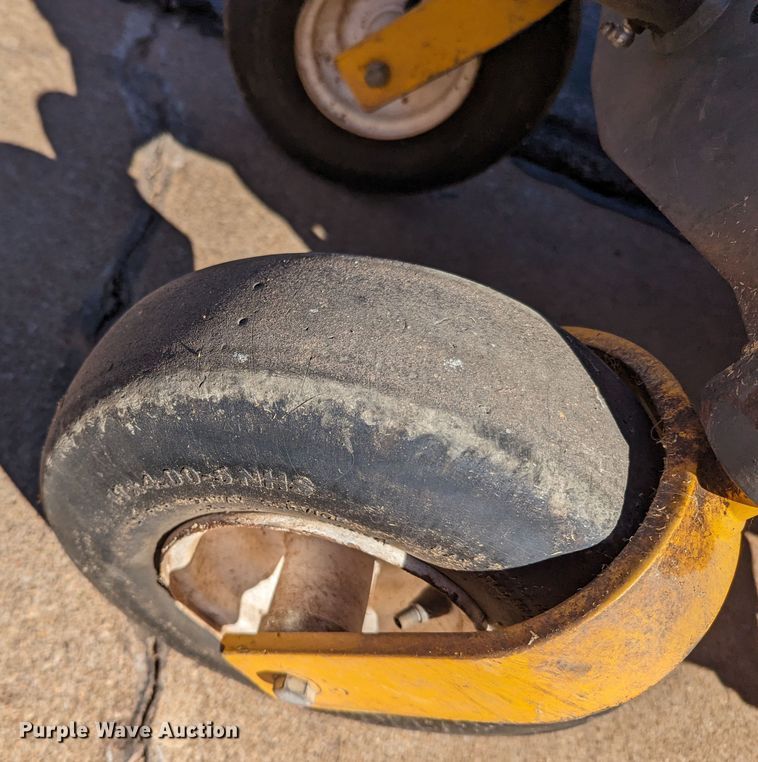 image for item LF9674 Walker B27i  ZTR lawn mower