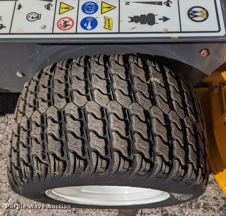 image for item LF9675 Walker B27i  ZTR lawn mower