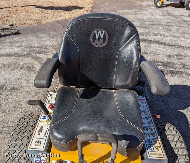 image for item LF9677 Walker B27i  ZTR lawn mower